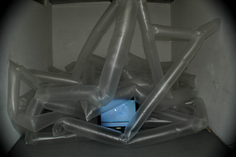 Tube 09